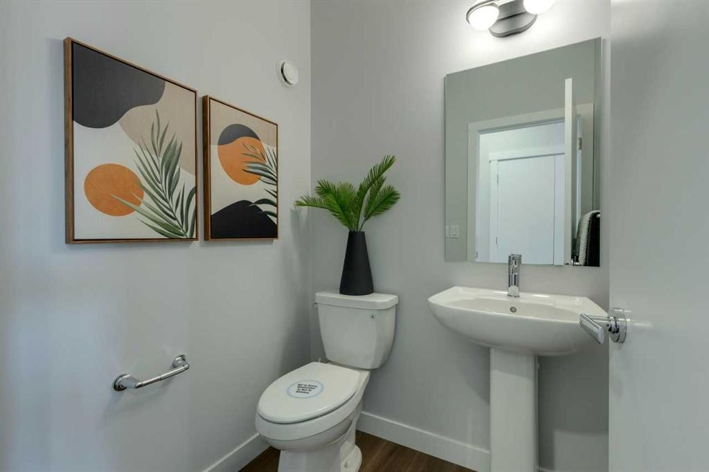 181 Mitchell Road Nw, Calgary, AB - Indoor Photo Showing Bathroom