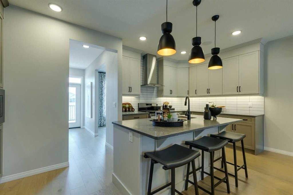 174 Mitchell Road Nw, Calgary, AB - Indoor Photo Showing Kitchen With Upgraded Kitchen