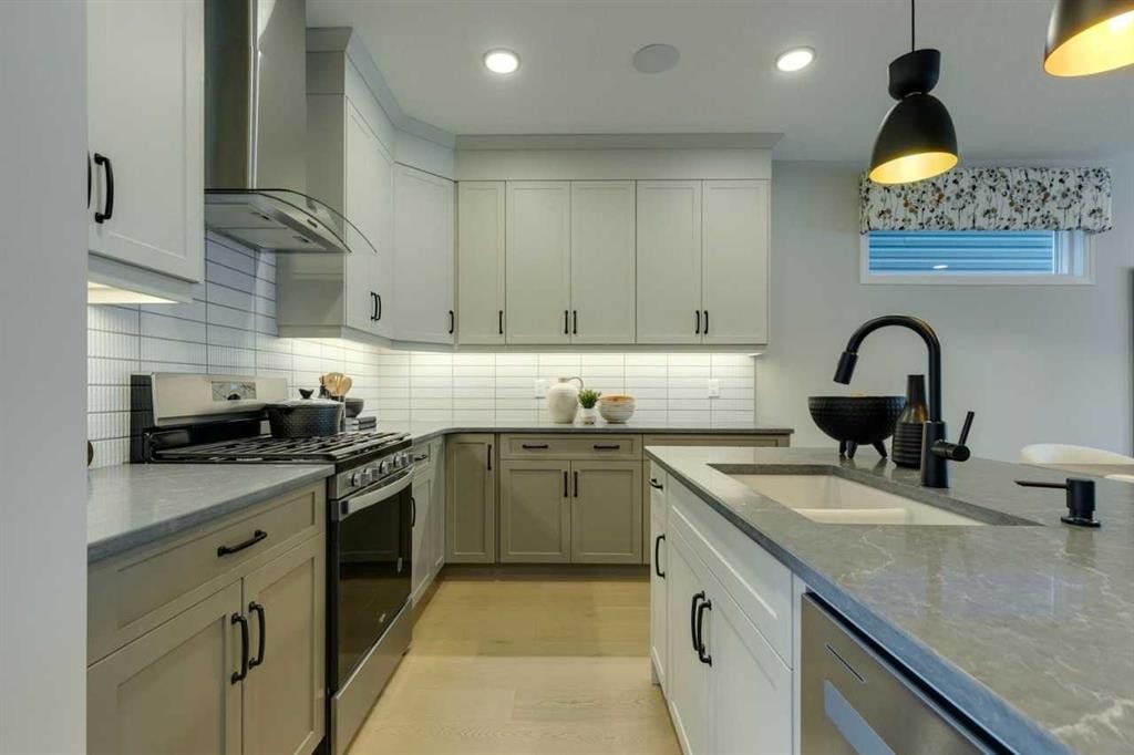 174 Mitchell Road Nw, Calgary, AB - Indoor Photo Showing Kitchen With Double Sink With Upgraded Kitchen