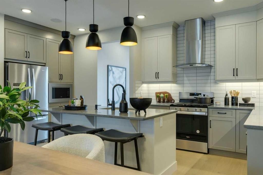 174 Mitchell Road Nw, Calgary, AB - Indoor Photo Showing Kitchen With Upgraded Kitchen