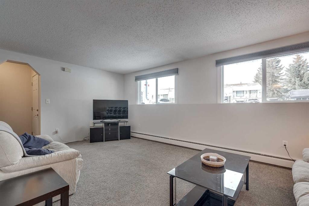 3-5 Stanton Street, Red Deer, AB - Indoor Photo Showing Living Room
