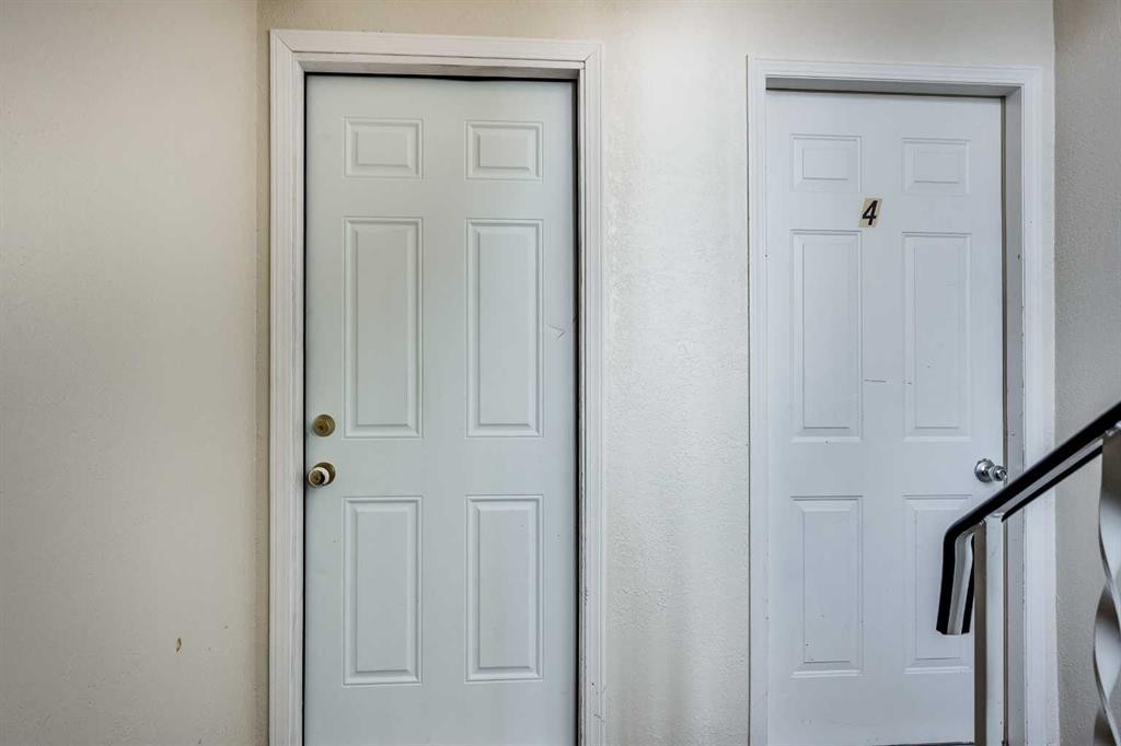 3-5 Stanton Street, Red Deer, AB - Indoor Photo Showing Other Room