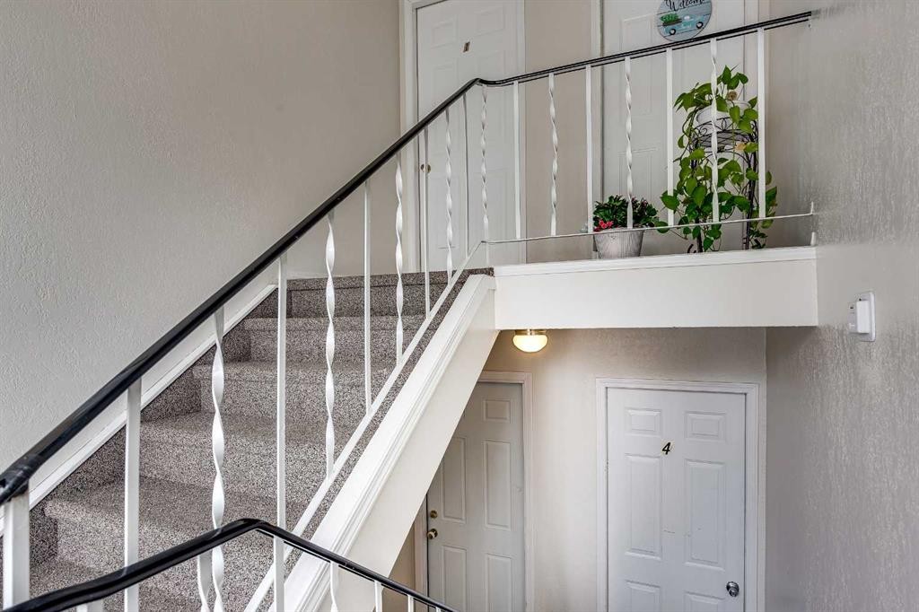 3-5 Stanton Street, Red Deer, AB - Indoor Photo Showing Other Room