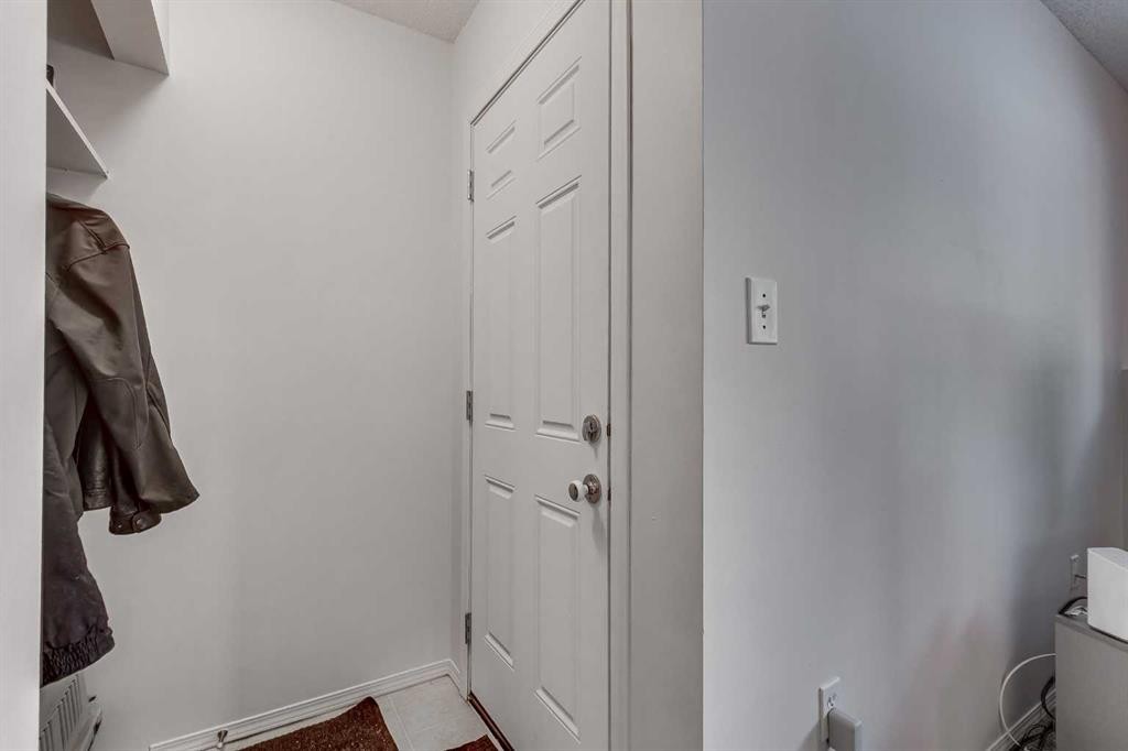 3-5 Stanton Street, Red Deer, AB - Indoor Photo Showing Other Room