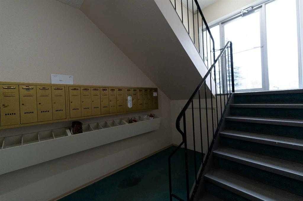 #101-304-5011 39 Street, Red Deer, AB - Indoor Photo Showing Other Room