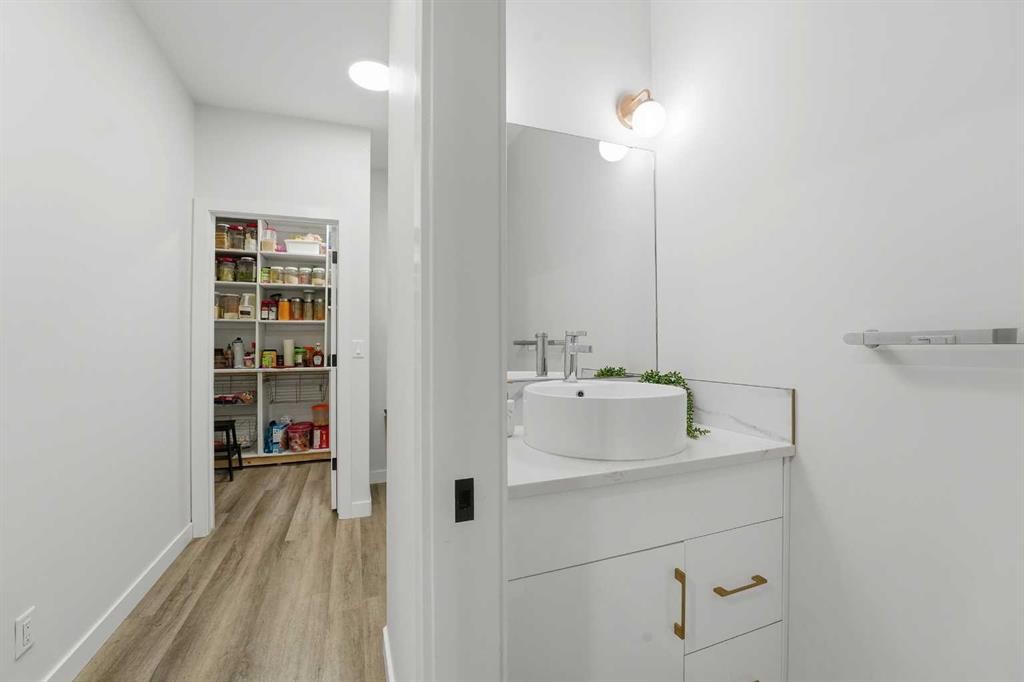 30 Thayer Close, Red Deer, AB - Indoor Photo Showing Bathroom