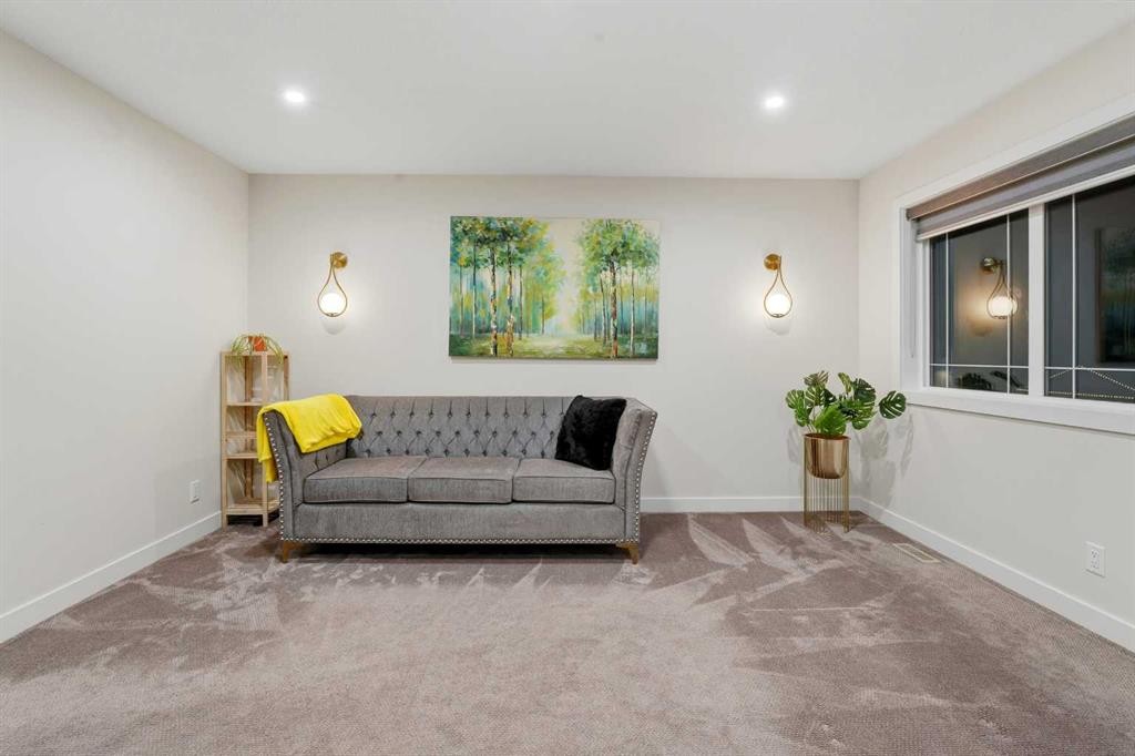 30 Thayer Close, Red Deer, AB - Indoor Photo Showing Living Room