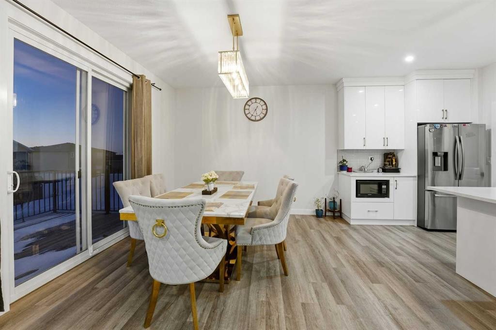 30 Thayer Close, Red Deer, AB - Indoor Photo Showing Dining Room
