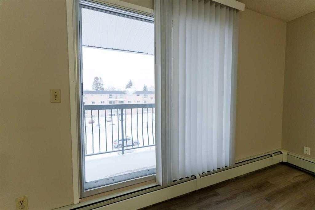#101-410-4721 55 Street, Red Deer, AB - Indoor Photo Showing Other Room