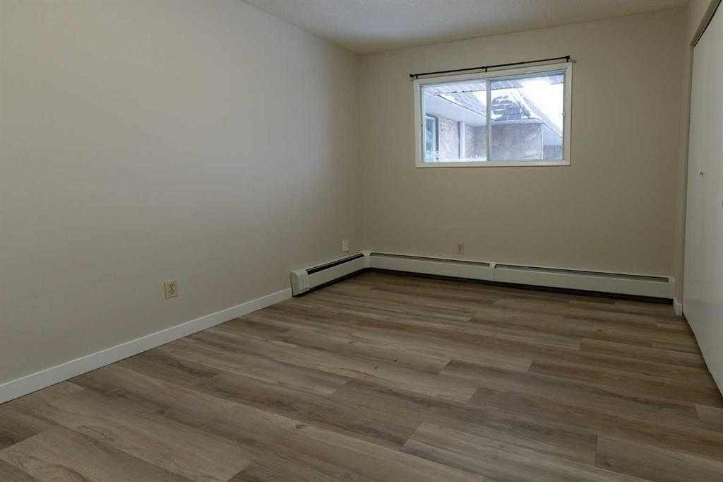 #101-410-4721 55 Street, Red Deer, AB - Indoor Photo Showing Other Room