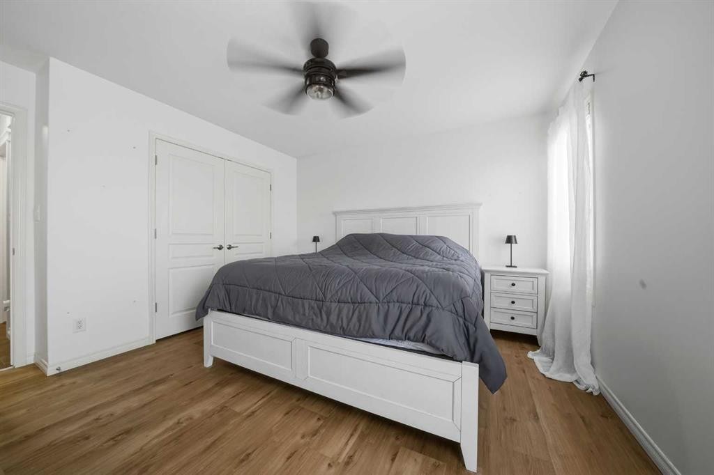 69 Bowman Circle, Sylvan Lake, AB - Indoor Photo Showing Bedroom