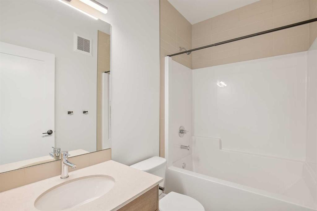 32 Sunrise Crescent North, Three Hills, AB - Indoor Photo Showing Bathroom