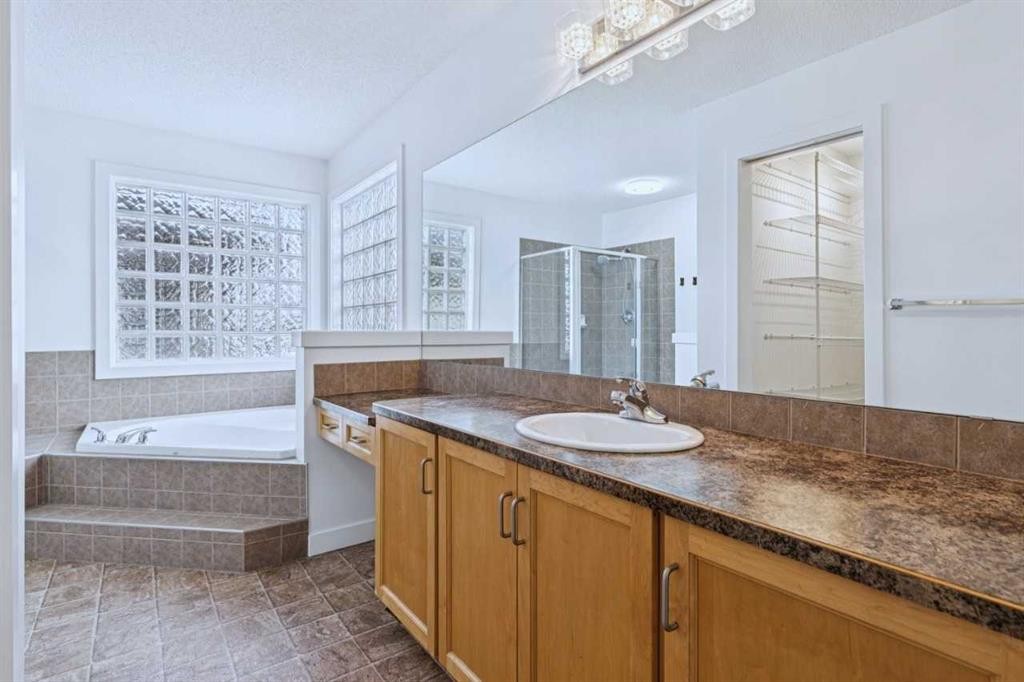 174 Brightonstone Landing Se, Calgary, AB - Indoor Photo Showing Bathroom