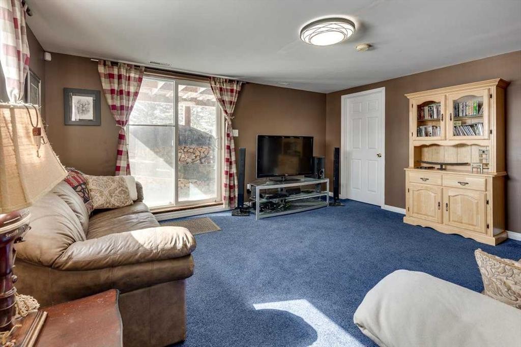 217-36078 Range Road 245 A, Rural Red Deer County, AB - Indoor Photo Showing Living Room