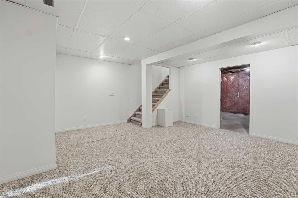 2 Davis Close, Red Deer, AB - Indoor