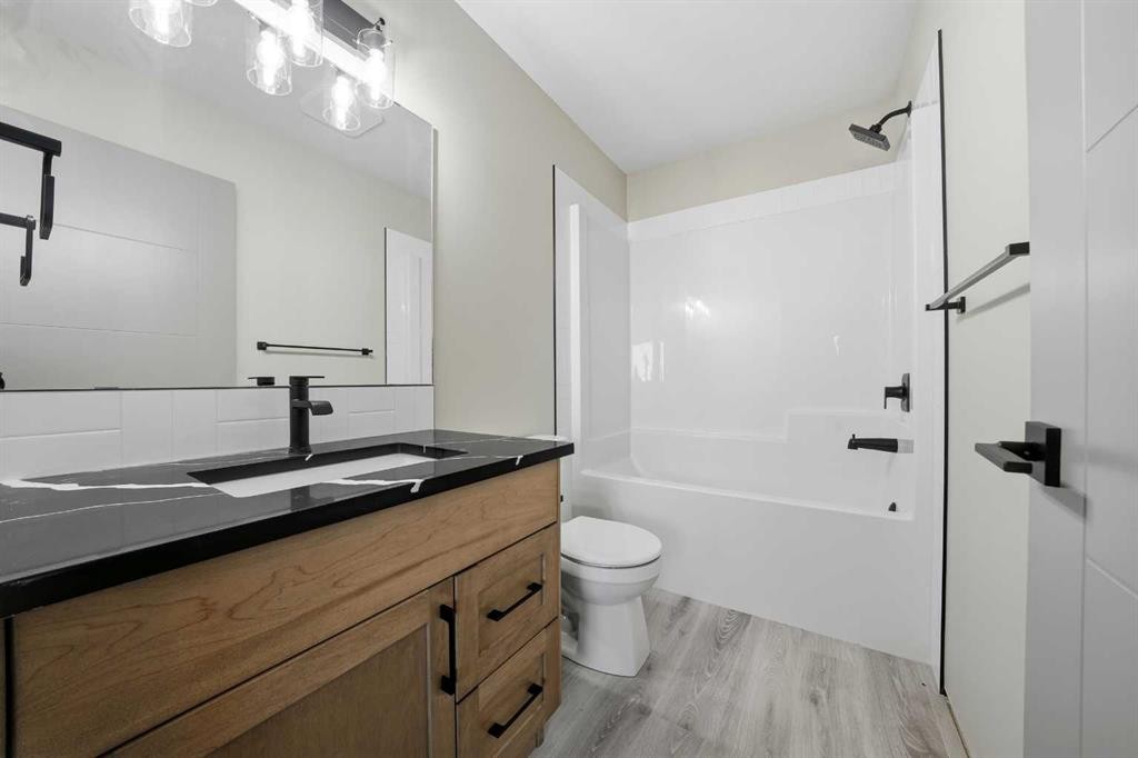 125 Hampton Crescent, Sylvan Lake, AB - Indoor Photo Showing Bathroom