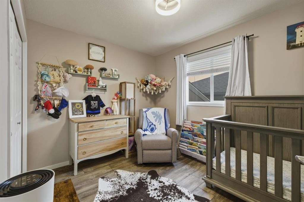 30 Fulmar Close, Sylvan Lake, AB - Indoor Photo Showing Bedroom