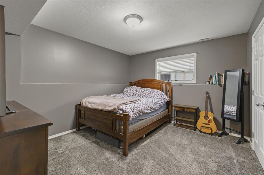 30 Fulmar Close, Sylvan Lake, AB - Indoor Photo Showing Bedroom