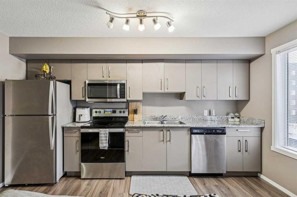 3312-4641 128 Avenue Ne, Calgary, AB - Indoor Photo Showing Kitchen