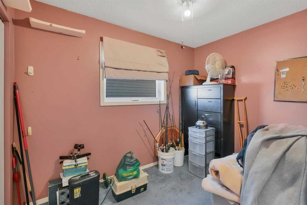 52 Roland, Red Deer, AB - Indoor