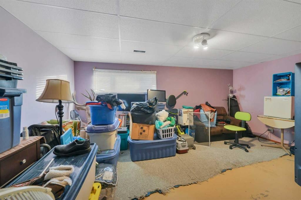 52 Roland, Red Deer, AB - Indoor