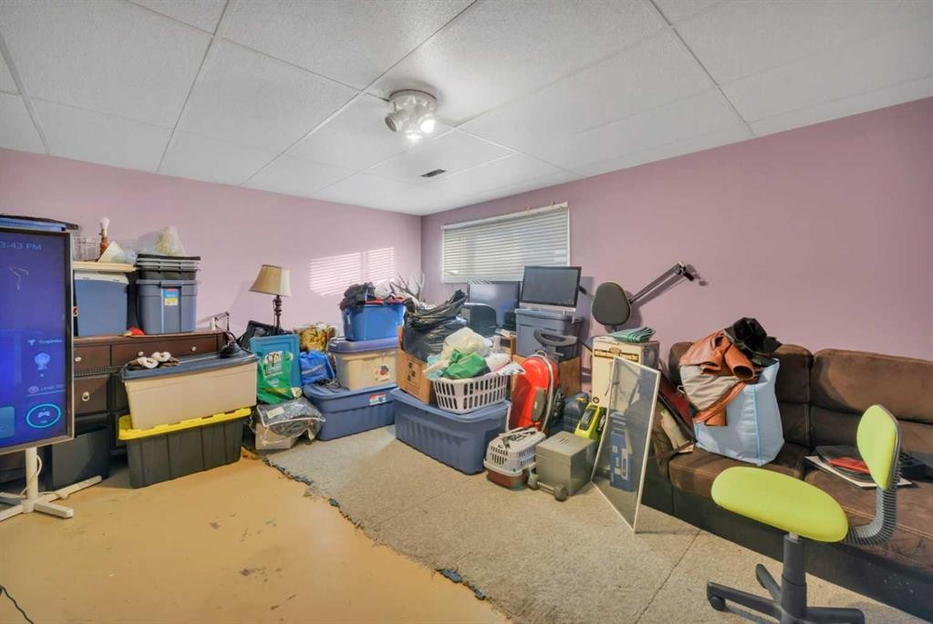 52 Roland, Red Deer, AB - Indoor