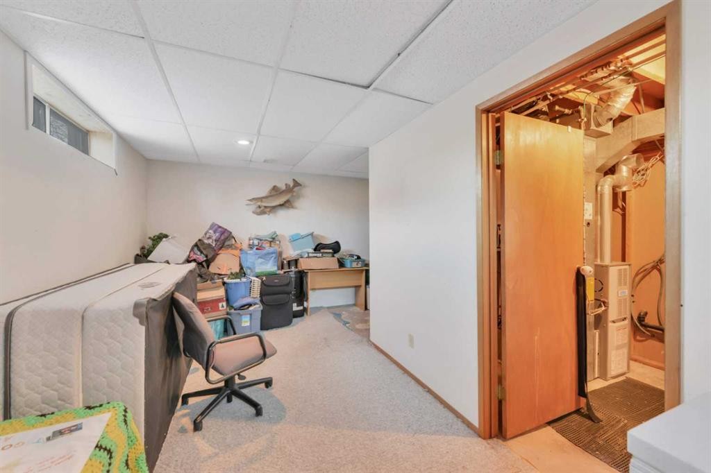 52 Roland, Red Deer, AB - Indoor