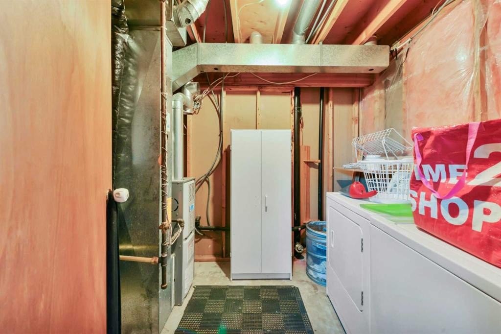 52 Roland, Red Deer, AB - Indoor