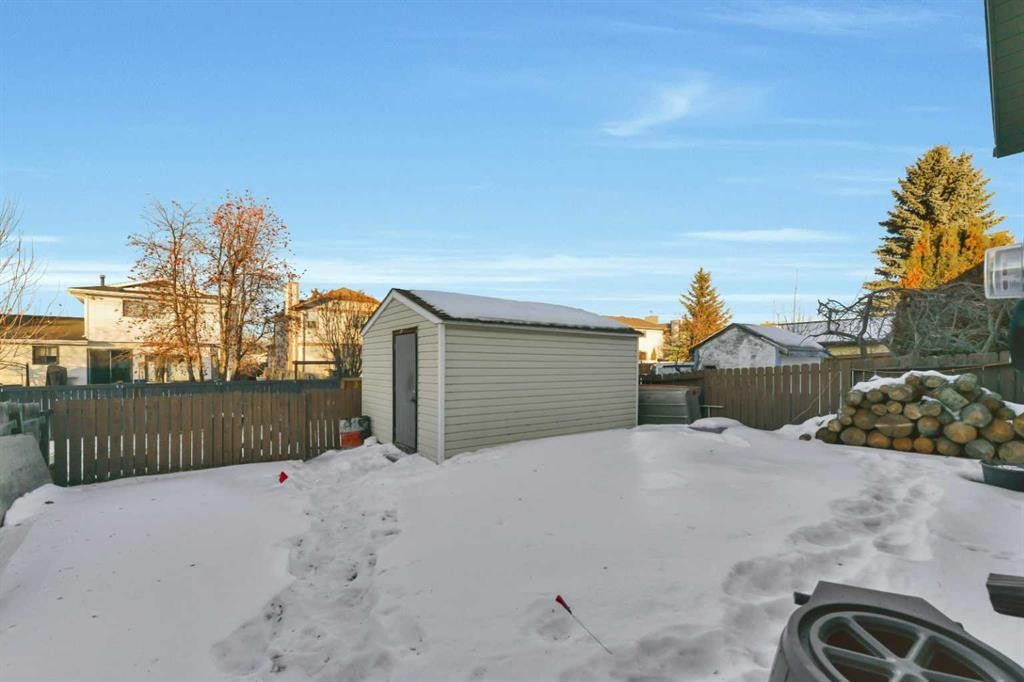 52 Roland, Red Deer, AB - Outdoor