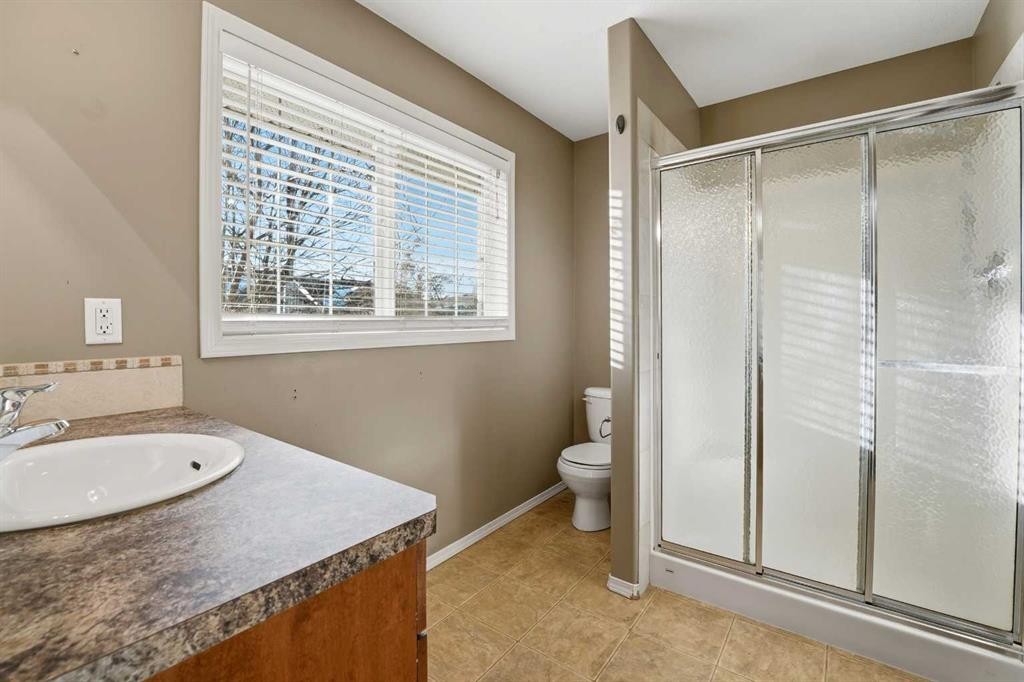 36 Ibbotson Close, Red Deer, AB - Indoor Photo Showing Bathroom