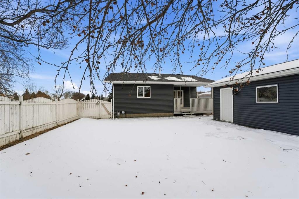 82 Bruns Crescent, Lacombe, AB - Outdoor