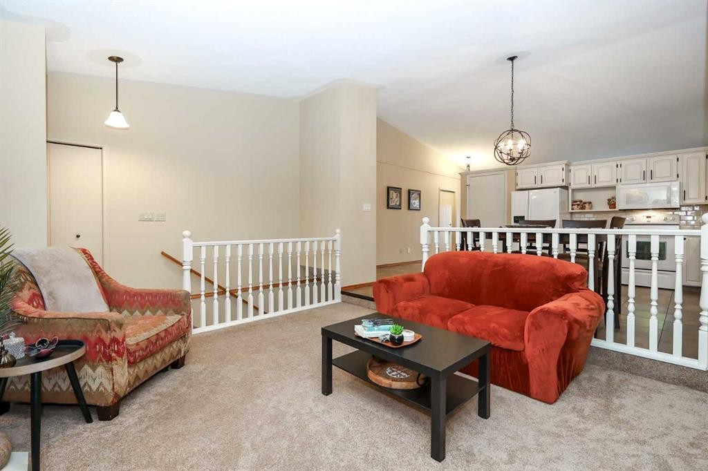 31 Armitage Close, Red Deer, AB - Indoor Photo Showing Living Room
