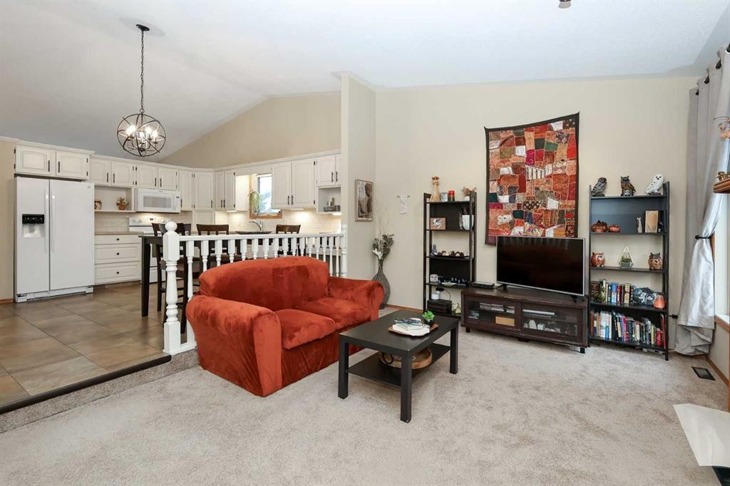 31 Armitage Close, Red Deer, AB - Indoor Photo Showing Living Room