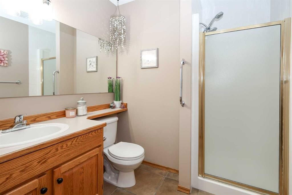 31 Armitage Close, Red Deer, AB - Indoor Photo Showing Bathroom