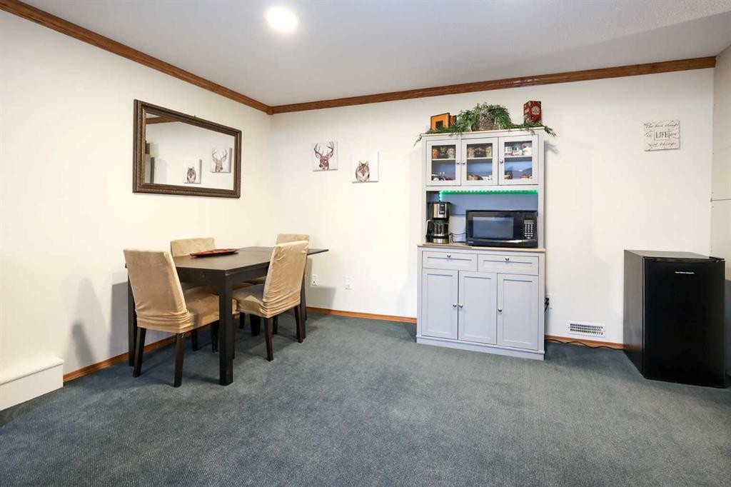 31 Armitage Close, Red Deer, AB - Indoor Photo Showing Dining Room