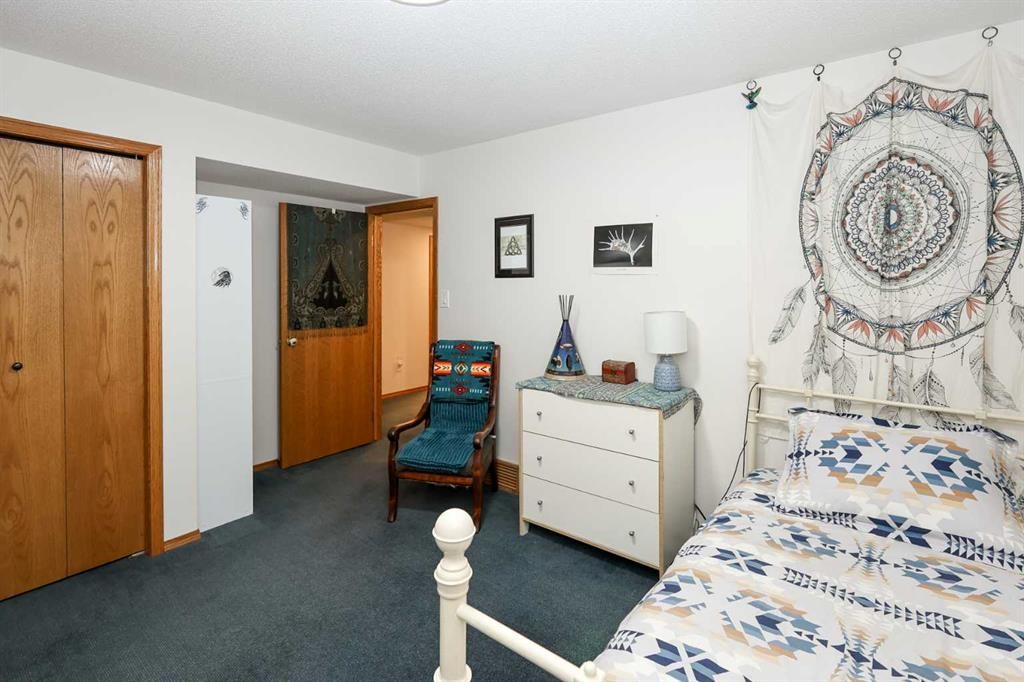 31 Armitage Close, Red Deer, AB - Indoor Photo Showing Bedroom