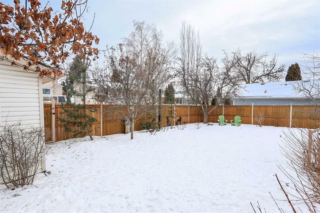 31 Armitage Close, Red Deer, AB - Outdoor