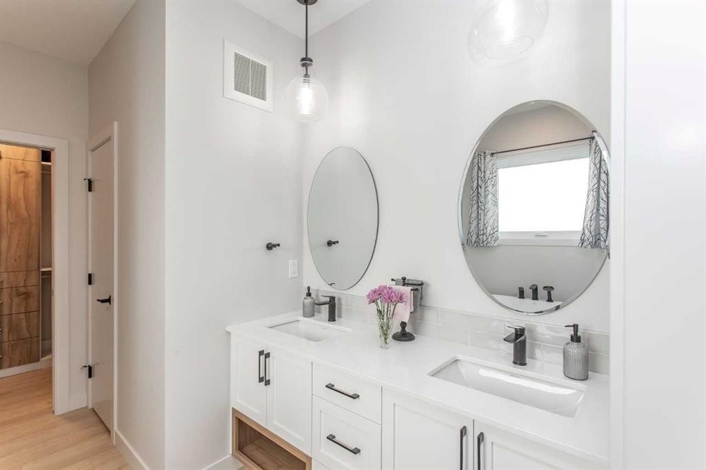 12 Emmett Crescent, Red Deer, AB - Indoor Photo Showing Bathroom