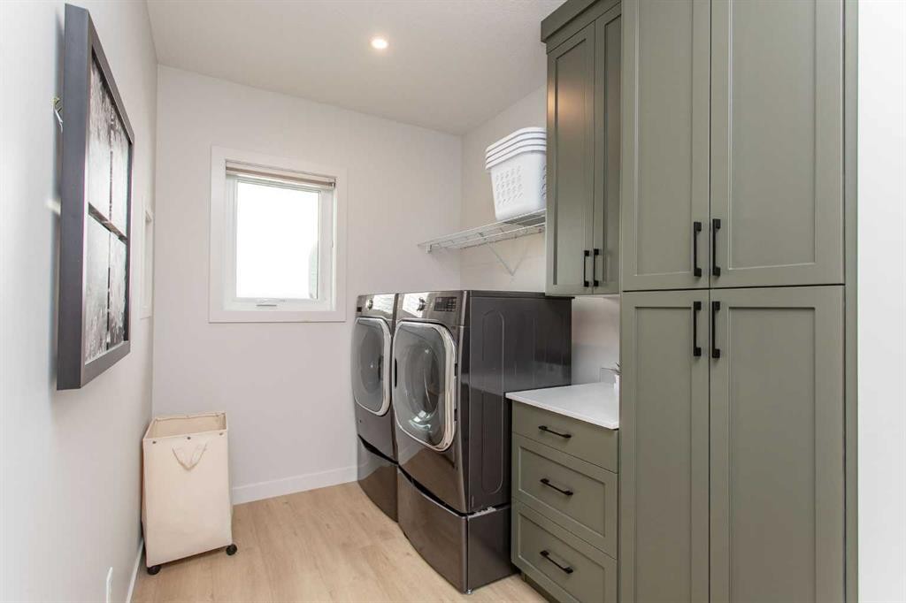 12 Emmett Crescent, Red Deer, AB - Indoor Photo Showing Laundry Room