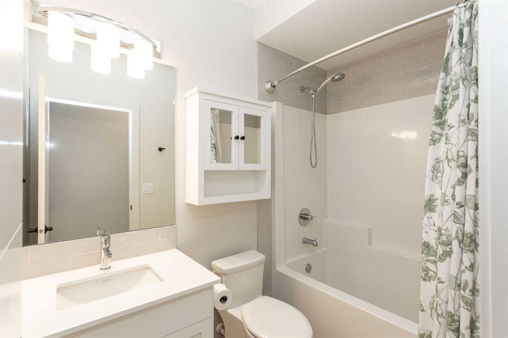 12 Emmett Crescent, Red Deer, AB - Indoor Photo Showing Bathroom
