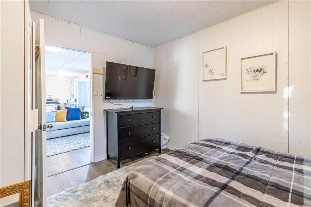 125 Poplar Bay, Rural Wetaskiwin No. 10, County Of, AB - Indoor Photo Showing Bedroom