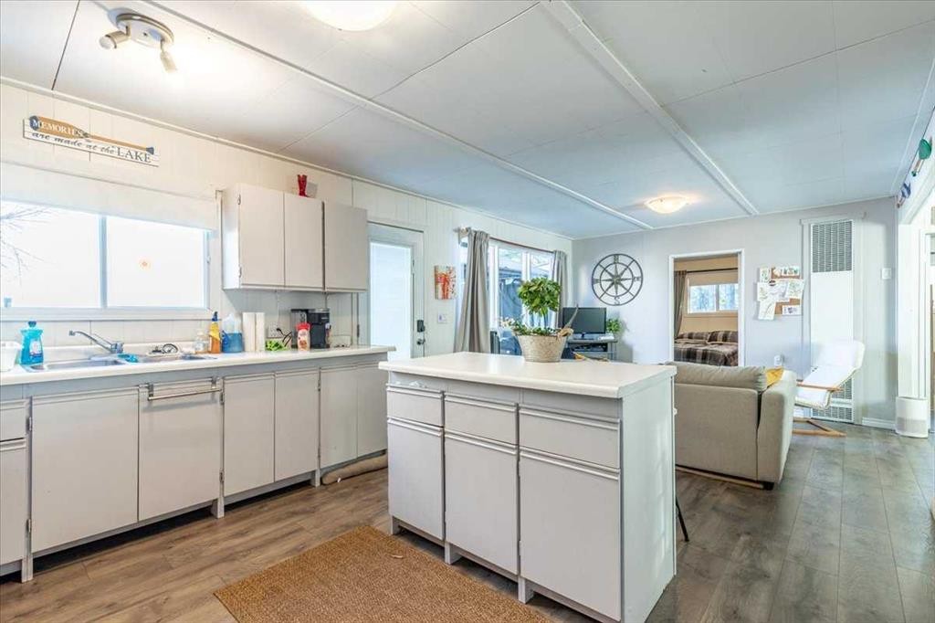 125 Poplar Bay, Rural Wetaskiwin No. 10, County Of, AB - Indoor Photo Showing Kitchen With Double Sink