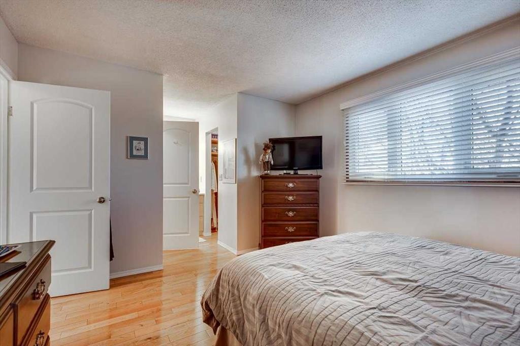 40 Nielsen Close, Red Deer, AB - Indoor Photo Showing Bedroom