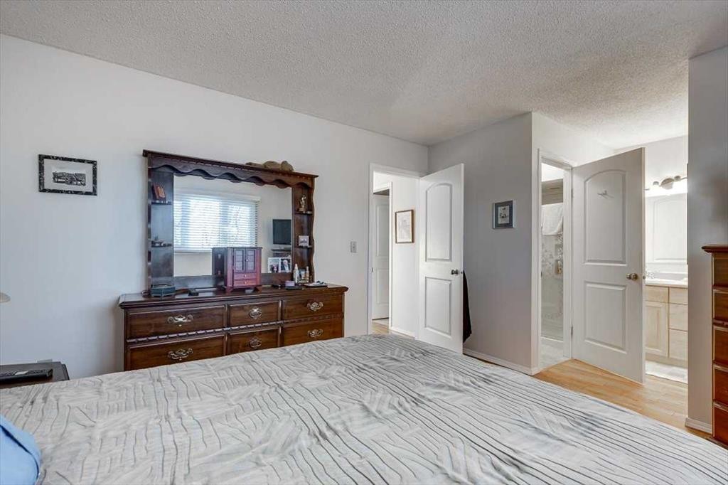 40 Nielsen Close, Red Deer, AB - Indoor Photo Showing Bedroom