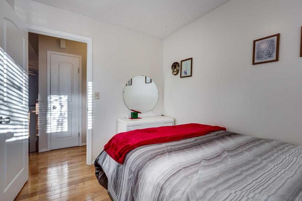 40 Nielsen Close, Red Deer, AB - Indoor Photo Showing Bedroom