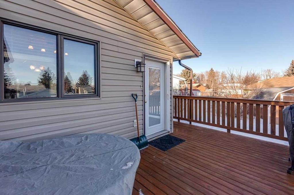 40 Nielsen Close, Red Deer, AB - Outdoor With Deck Patio Veranda With Exterior