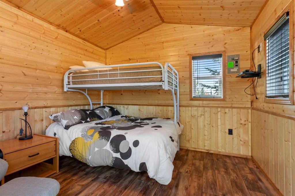 160A-10042 Township Road 422, Rural Ponoka County, AB - Indoor Photo Showing Bedroom