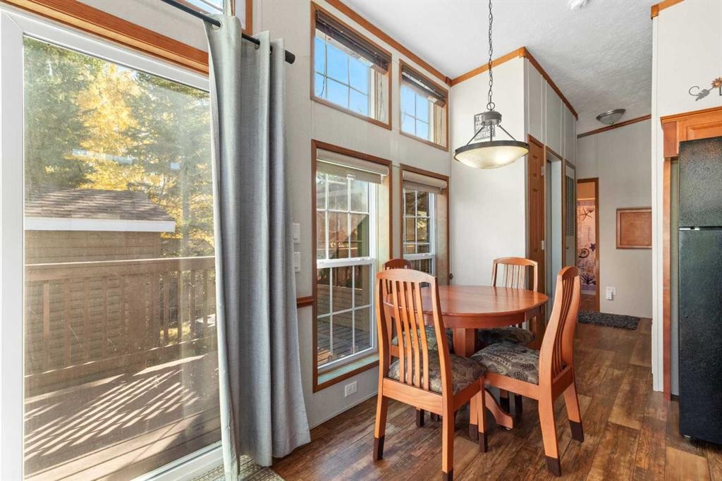 160A-10042 Township Road 422, Rural Ponoka County, AB - Indoor Photo Showing Dining Room