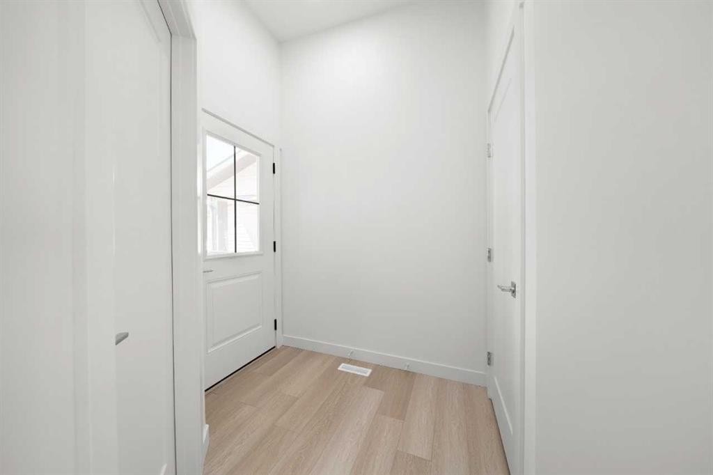 87 Heritage Manor, Cochrane, AB - Indoor Photo Showing Other Room