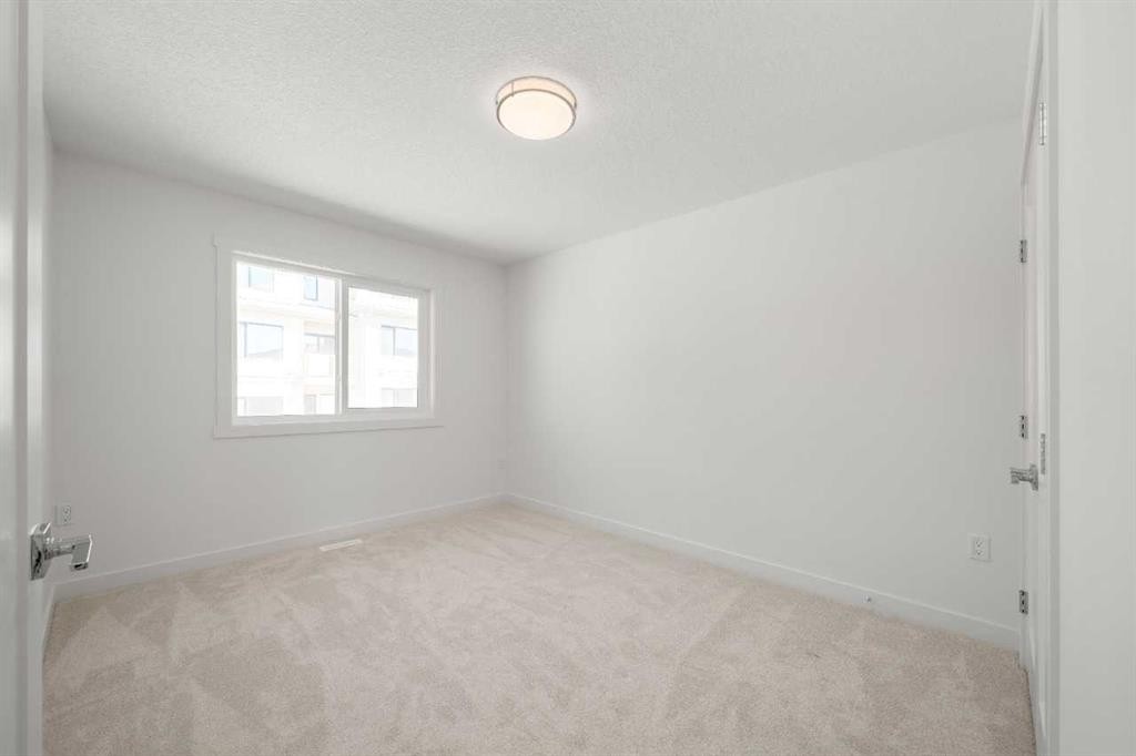 87 Heritage Manor, Cochrane, AB - Indoor Photo Showing Other Room